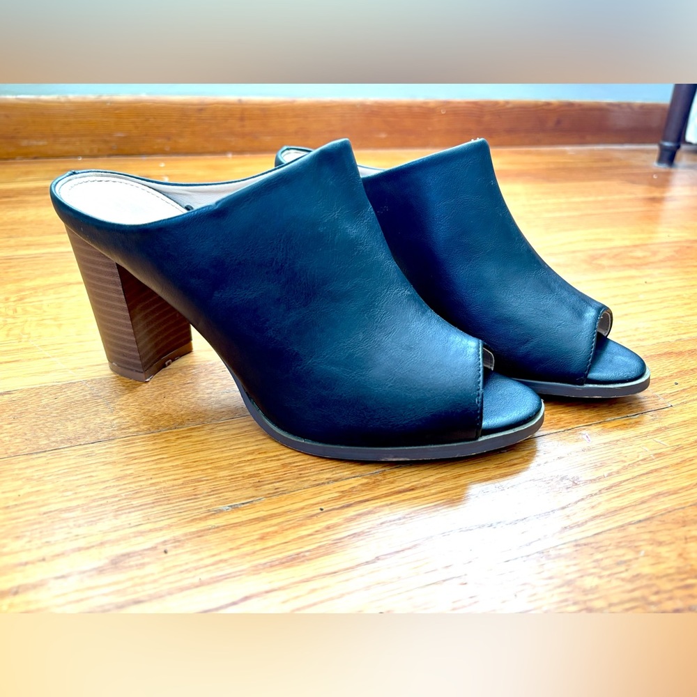 Seven7 High Heeled Peep Toe Black Size 10 Mule